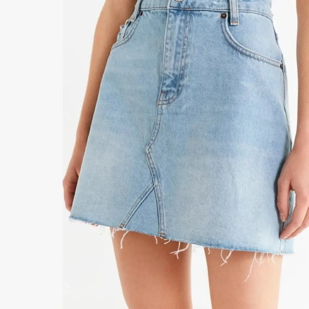 Urban Outfitters BDG Jean distressed raw hemmed denim skirt sz medium
